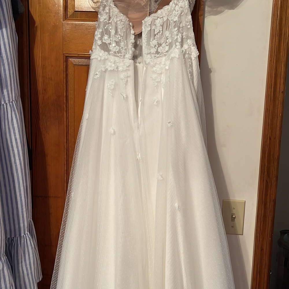 Wedding Dress stella york 7560. Size 10 in Ivory - Picture 10 of 10